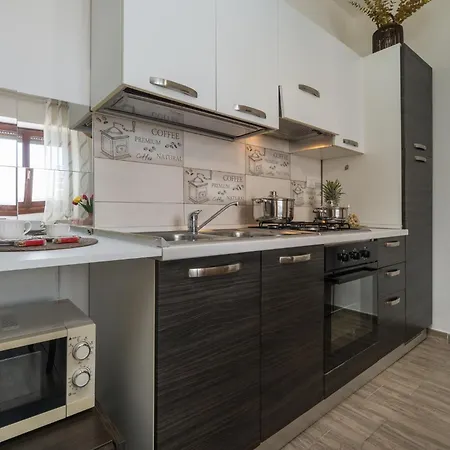 Maisonluvi * لوناتو