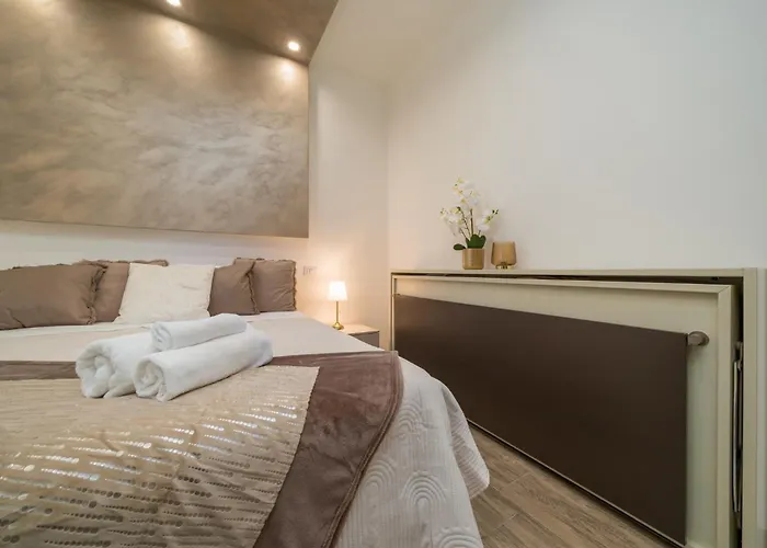 Maisonluvi * לונאטו