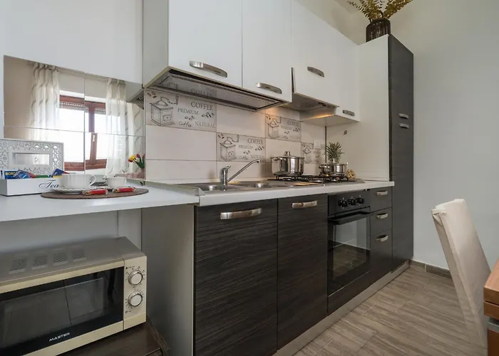 Maisonluvi * לונאטו